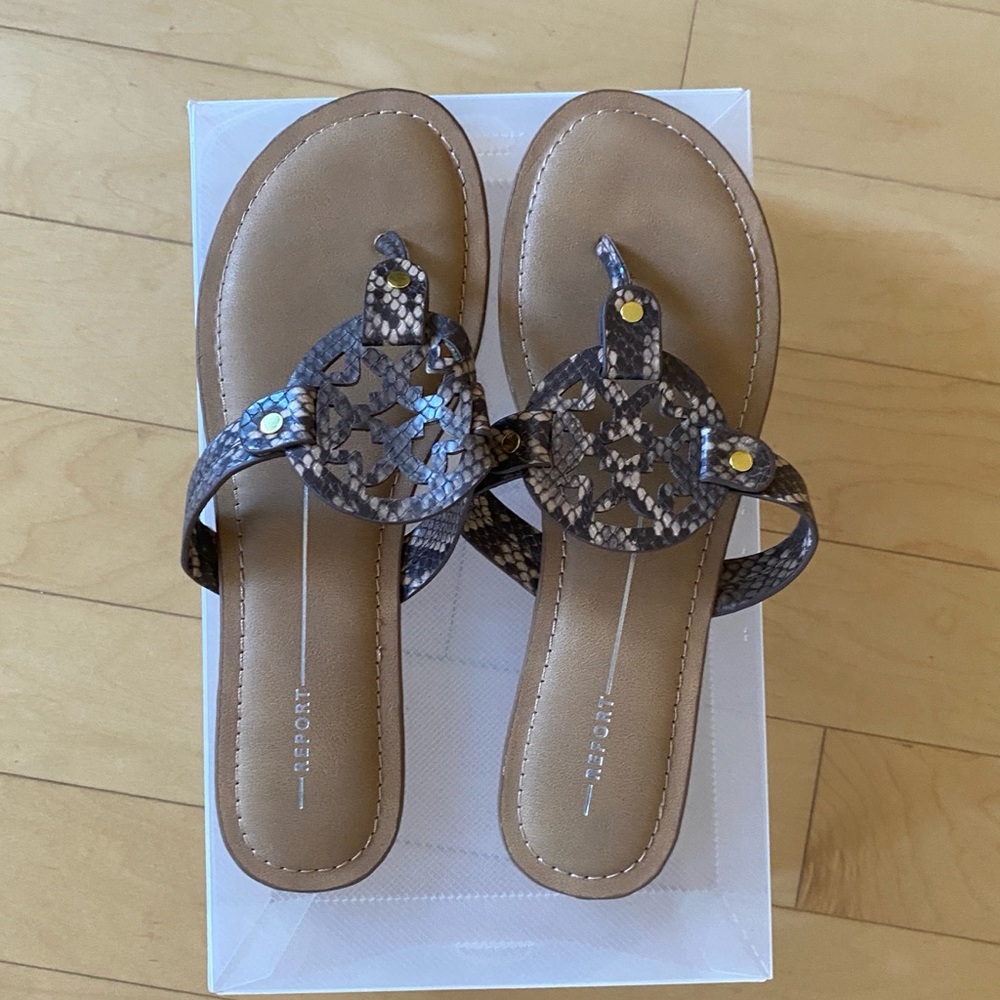 Report Women's Brown and Tan Snakeskin Thong Sandals